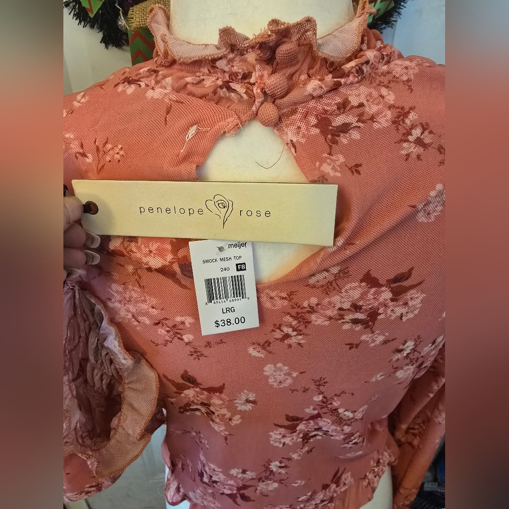 〽️Pink Ribbed Smocked Blouse with Ruffled Details - Picture 3 of 3